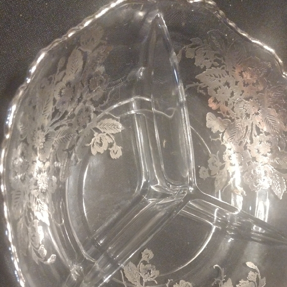Elegant Clear Glass Divided Serving Bowl - Picture 2 of 5